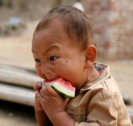 吃瓜男童,吃瓜男童的欢乐冒险记