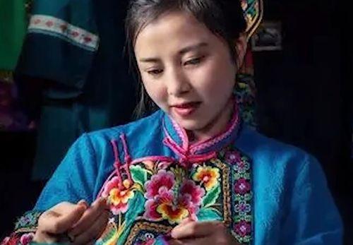 苗家阿美吃瓜,探寻吃瓜习俗背后的文化魅力